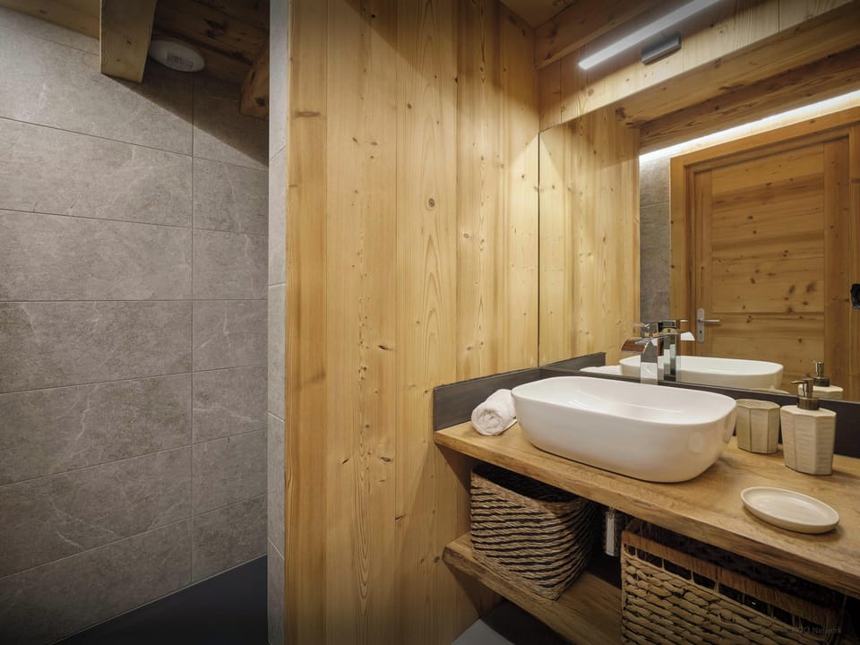 Bathroom - bedroom 4