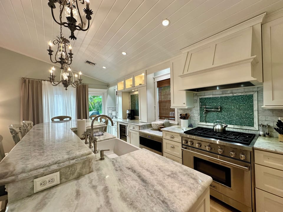 Full Kitchen 