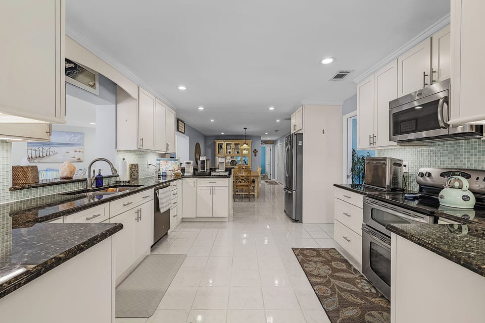 Fully equipped kitchen with large island