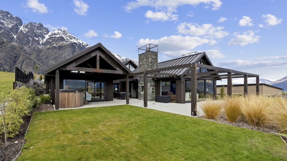 Mountain Surrounds