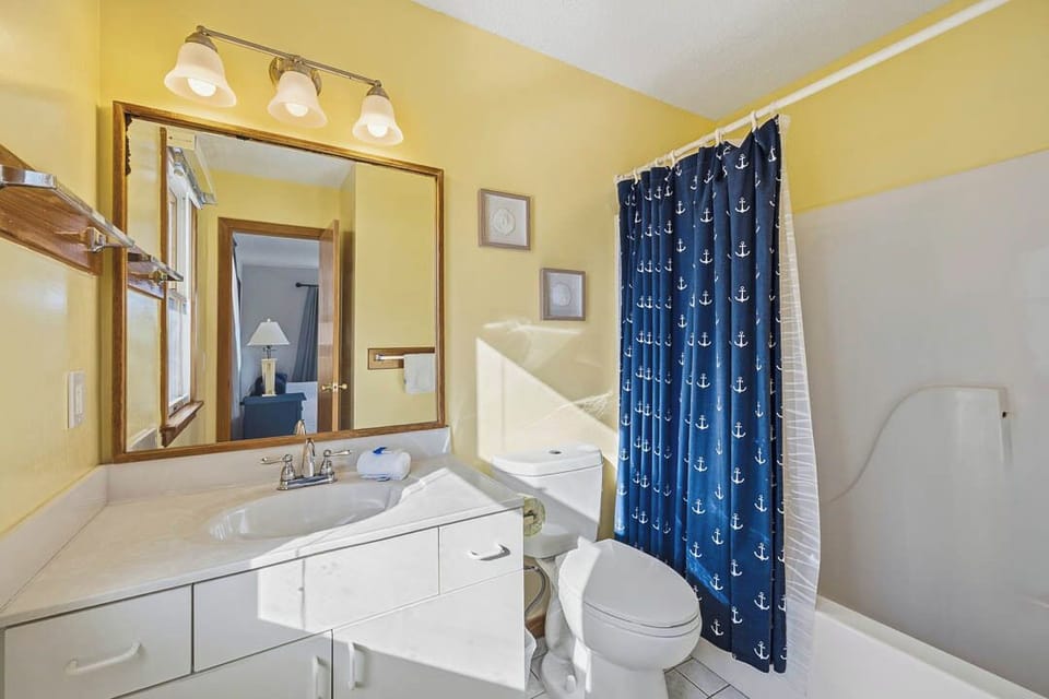 Mid-Level King Master Bathroom