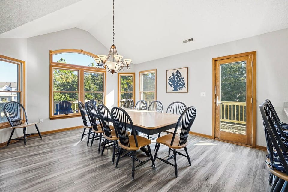 Top-Level Dining Room with Table (seats 10)