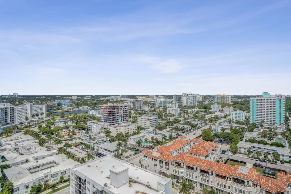 Aerial perspective of luxury Fort Lauderdale living