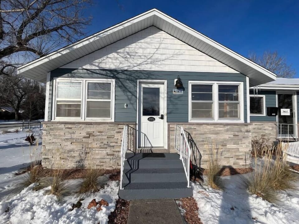 Located in downtown Cody within easy walking distance of restaurants, shops and attractions