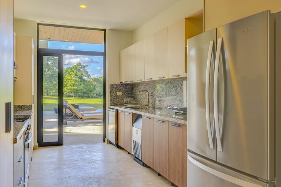 Hacienda A25 – A Modern Escape of Tropical Charm (7270)