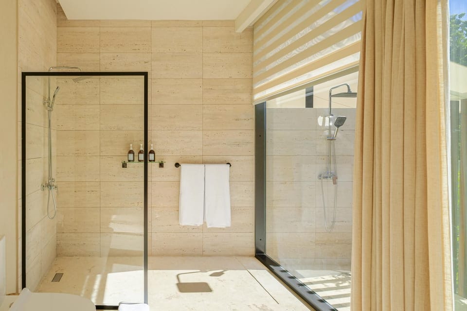 Hacienda A25 – A Modern Escape of Tropical Charm (7231)