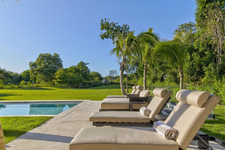 Hacienda A25 – A Modern Escape of Tropical Charm (7247)