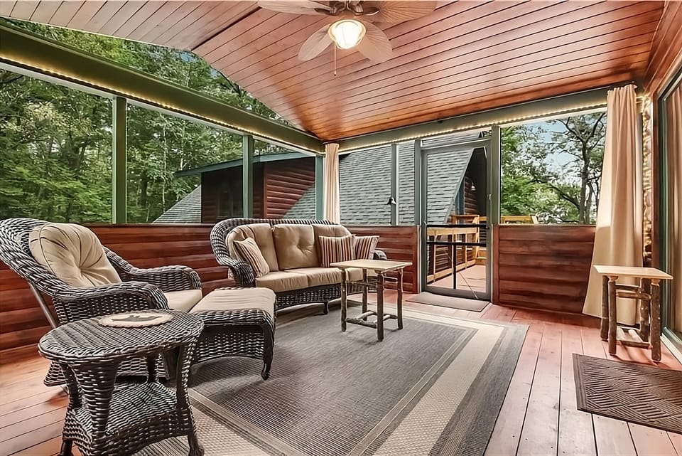 Relaxing Screened-In Porch