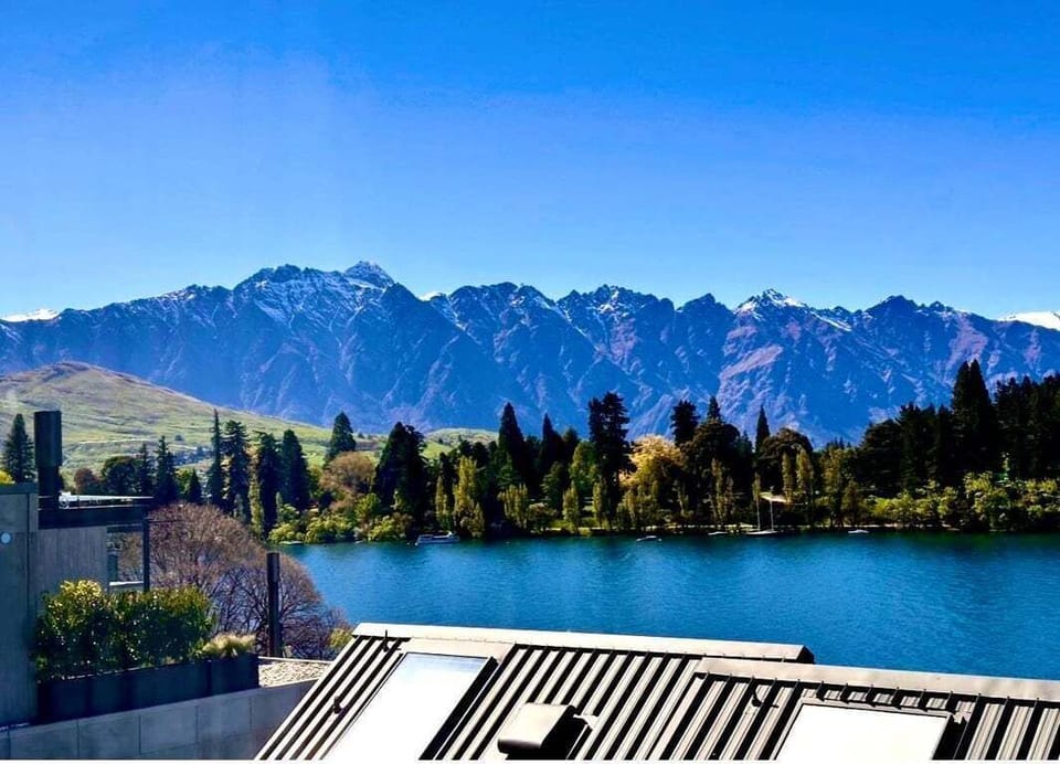 Spectacular views of the Remarkables and Lake Wakatipu from the huge living room window. 
