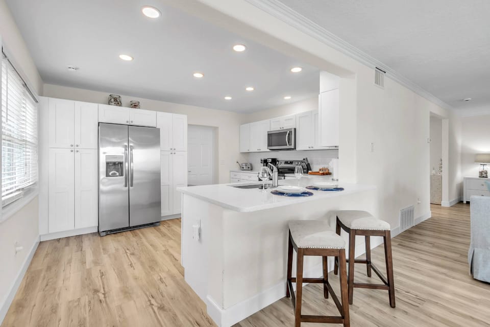 Breakfast bar area.