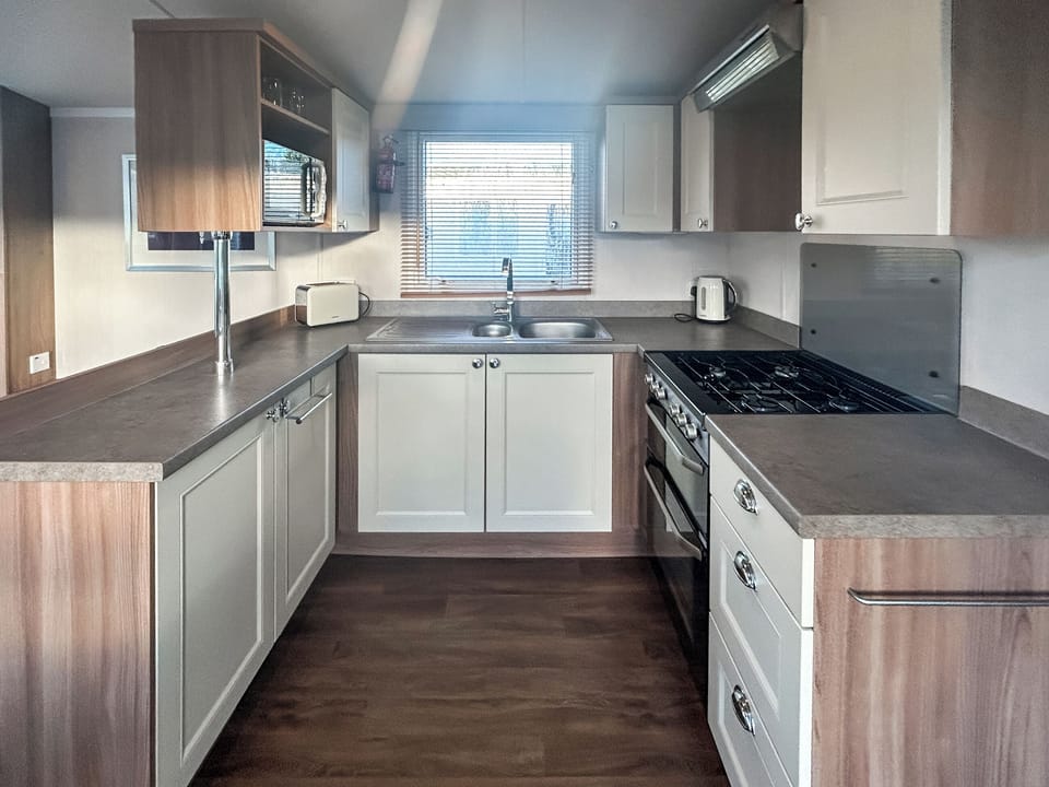 Kitchen | Simon&rsquo;s Coastal Holiday Home, Caister-On-Sea, near Great Yarmouth