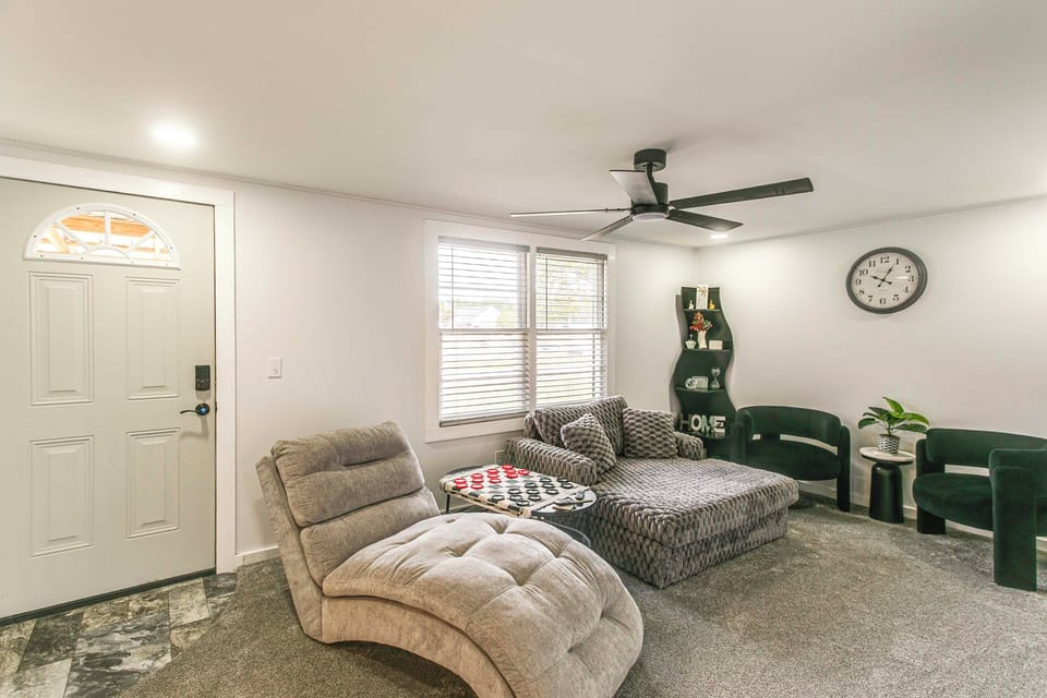 Waycross Vacation Rental | 2BR | 1BA | 1,500 Sq Ft | 3 Steps to Enter