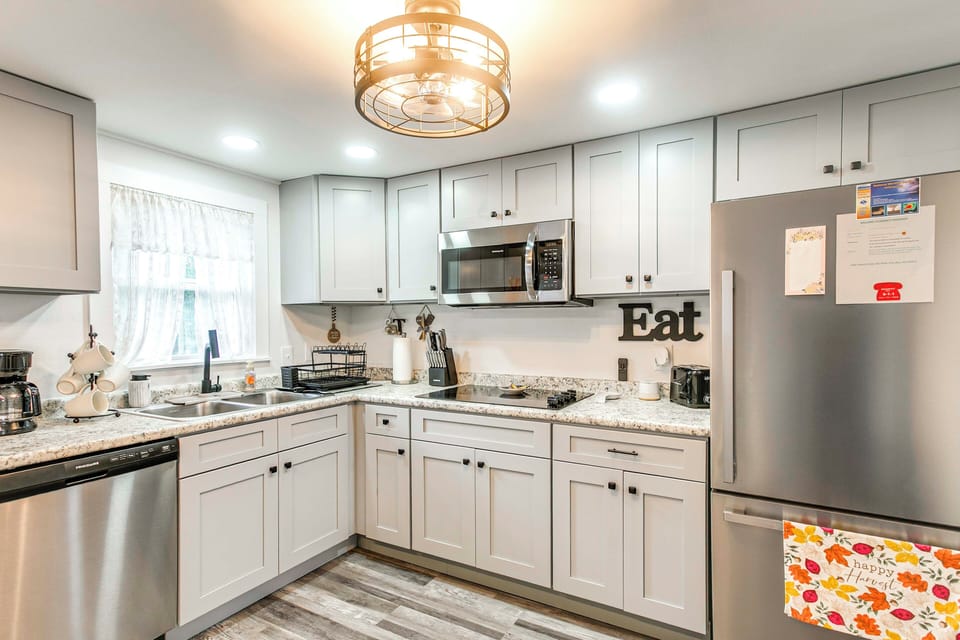 Kitchen | Cooking Basics | Drip & Pod Coffee Makers | Toaster | Microwave