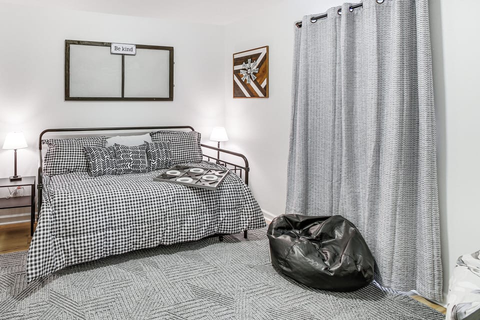 Bedroom 3 | Twin Daybed w/ Twin Trundle