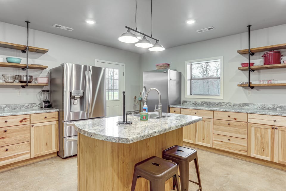 Main Kitchen | Stove/Oven | Dishwasher | Spices | 1st Floor