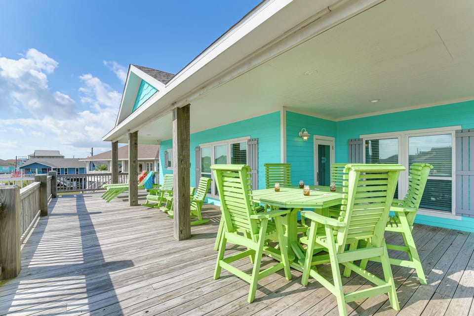 Furnished Wraparound Deck | Canal View | 0.3 Mi to Beach Access
