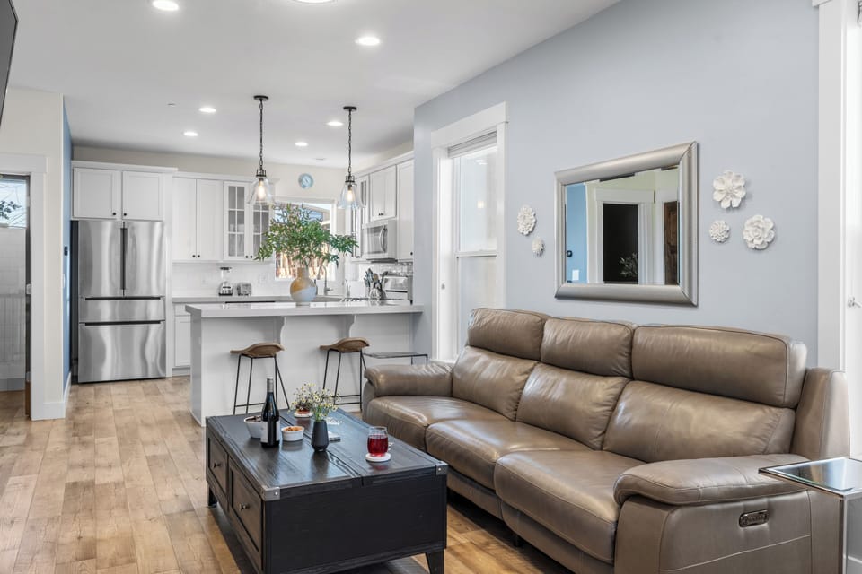 Bright and modern living room.
