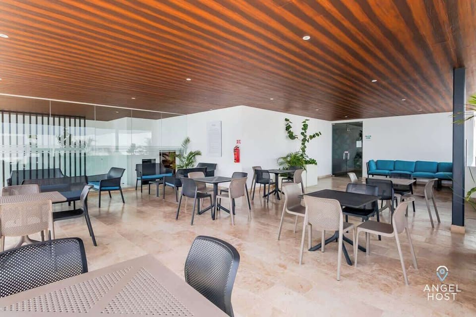 The common area with lots of seating/dining tables