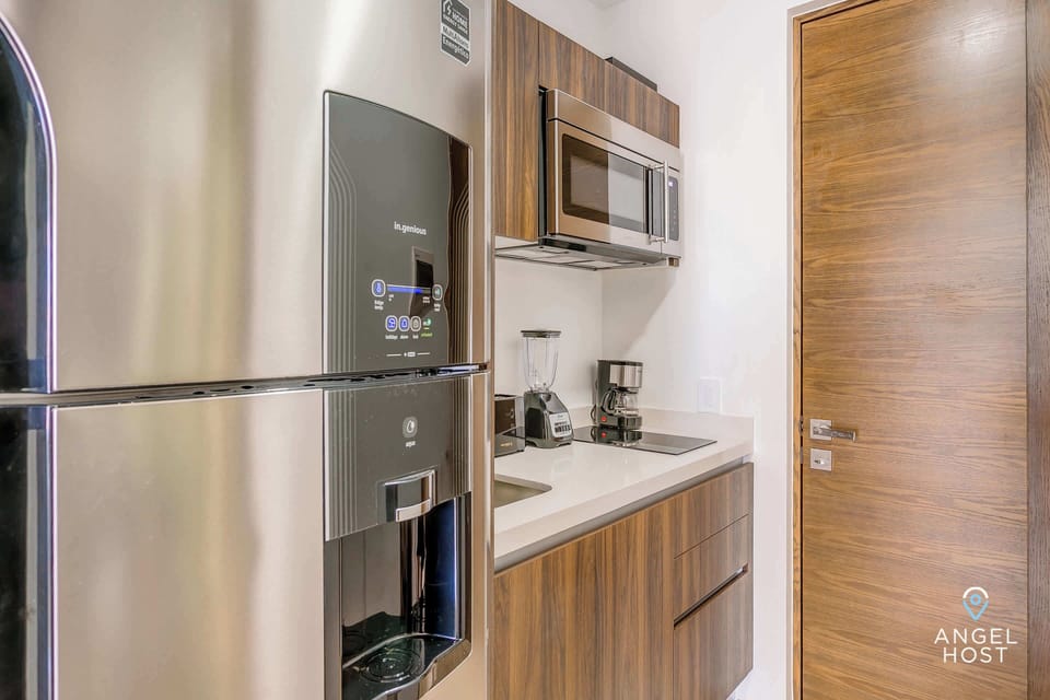 An equipped kitchen with all the basics you’d need to prepare a meal at home