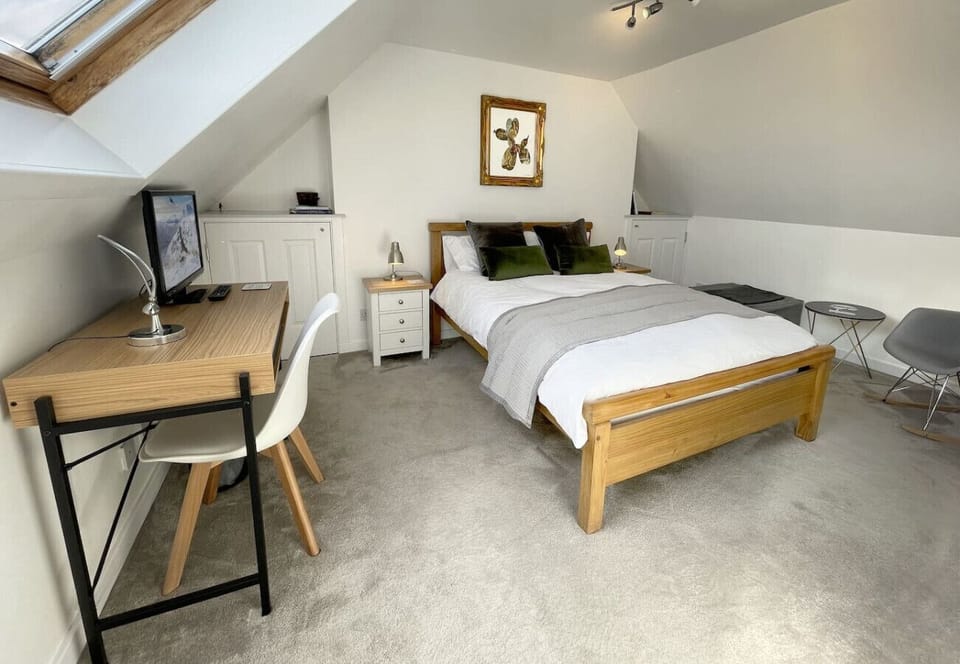 Modern double bedroom with workspace