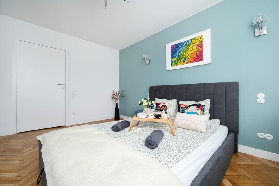 Two Bedroom Apartment Located in the City Center, Perfect for Families and Groups | Book Now with RENTUJEMY
