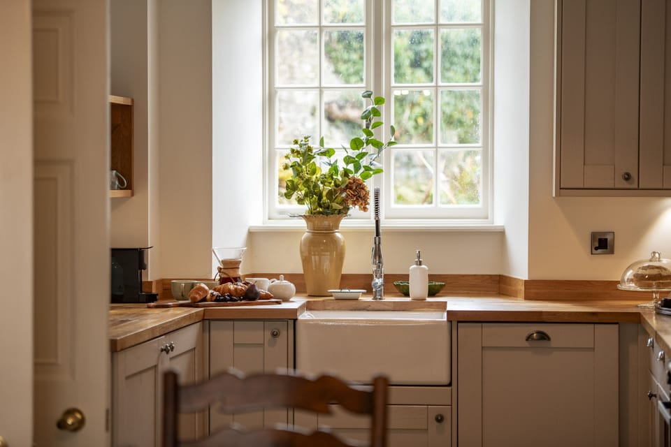 The Old Manse, Middleham: Farmhouse style kitchen overlooking the walled garden