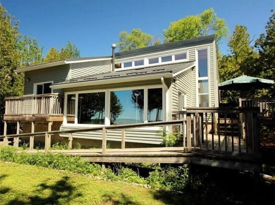 Bright, modern cottage with a large wraparound deck—perfect for relaxing and taking in the lake views.