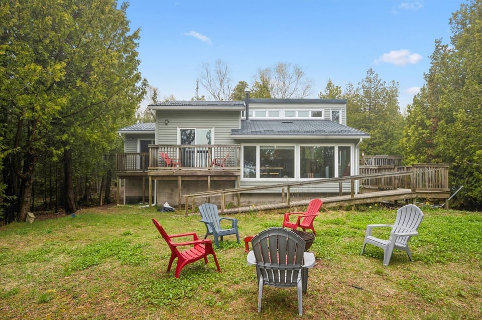 Bright, modern cottage with a large wraparound deck—perfect for relaxing and taking in the lake views.