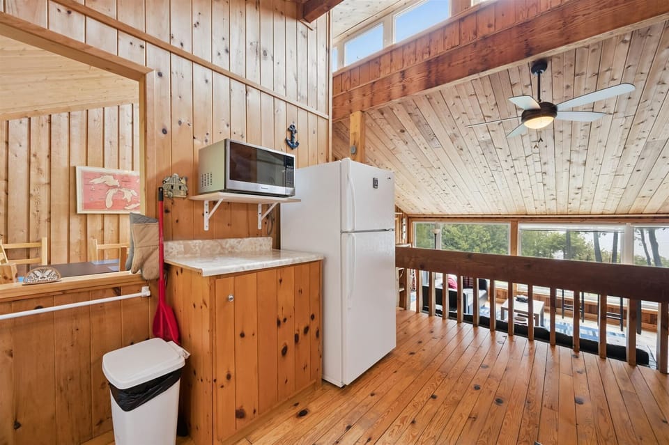 The open layout connects the kitchen to the cottage living space, creating a warm and inviting atmosphere for your stay.