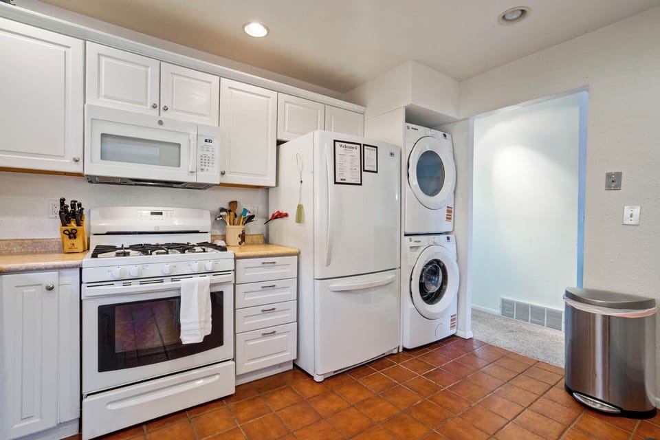 Fully Equipped Kitchen – Cookware, utensils, full-size appliances, and dining space