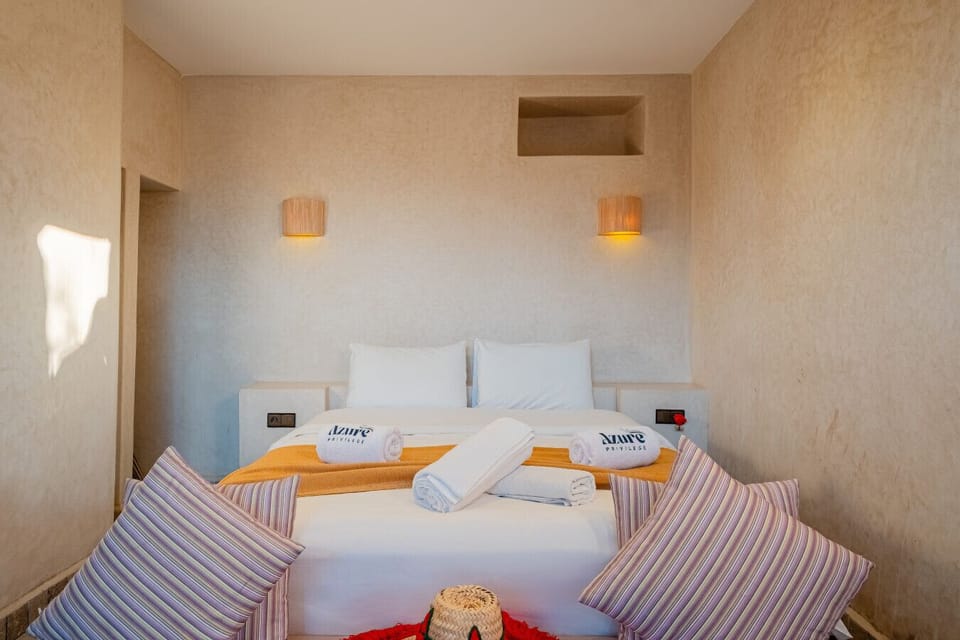 Chambre confortable avec lumière naturelle