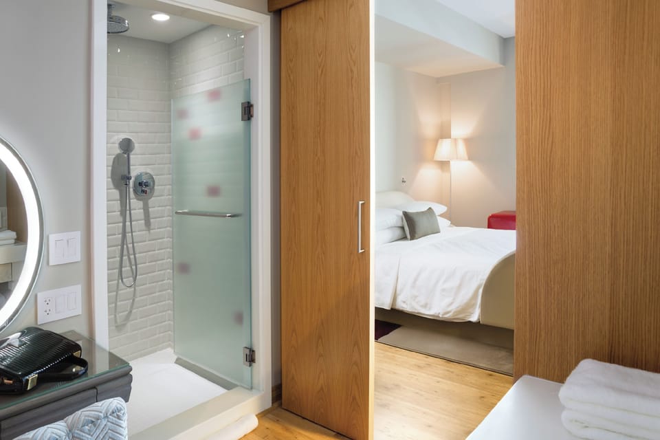 Studio-King-Hotel-Shower-Sports-Illustrated-Resorts-Chicago