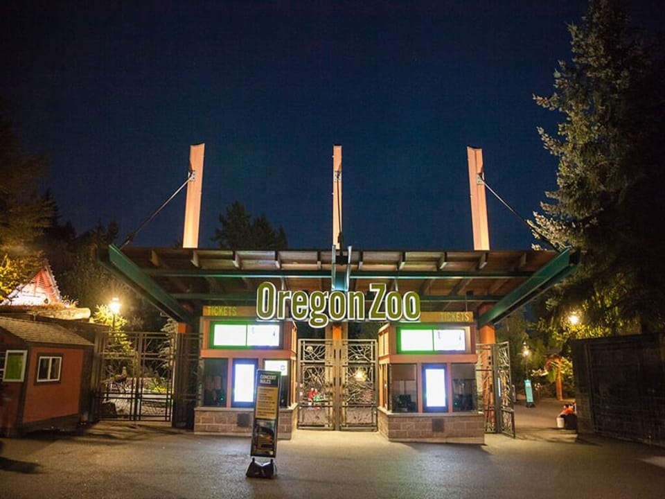 Oregon Zoo - 5.9 miles from the property