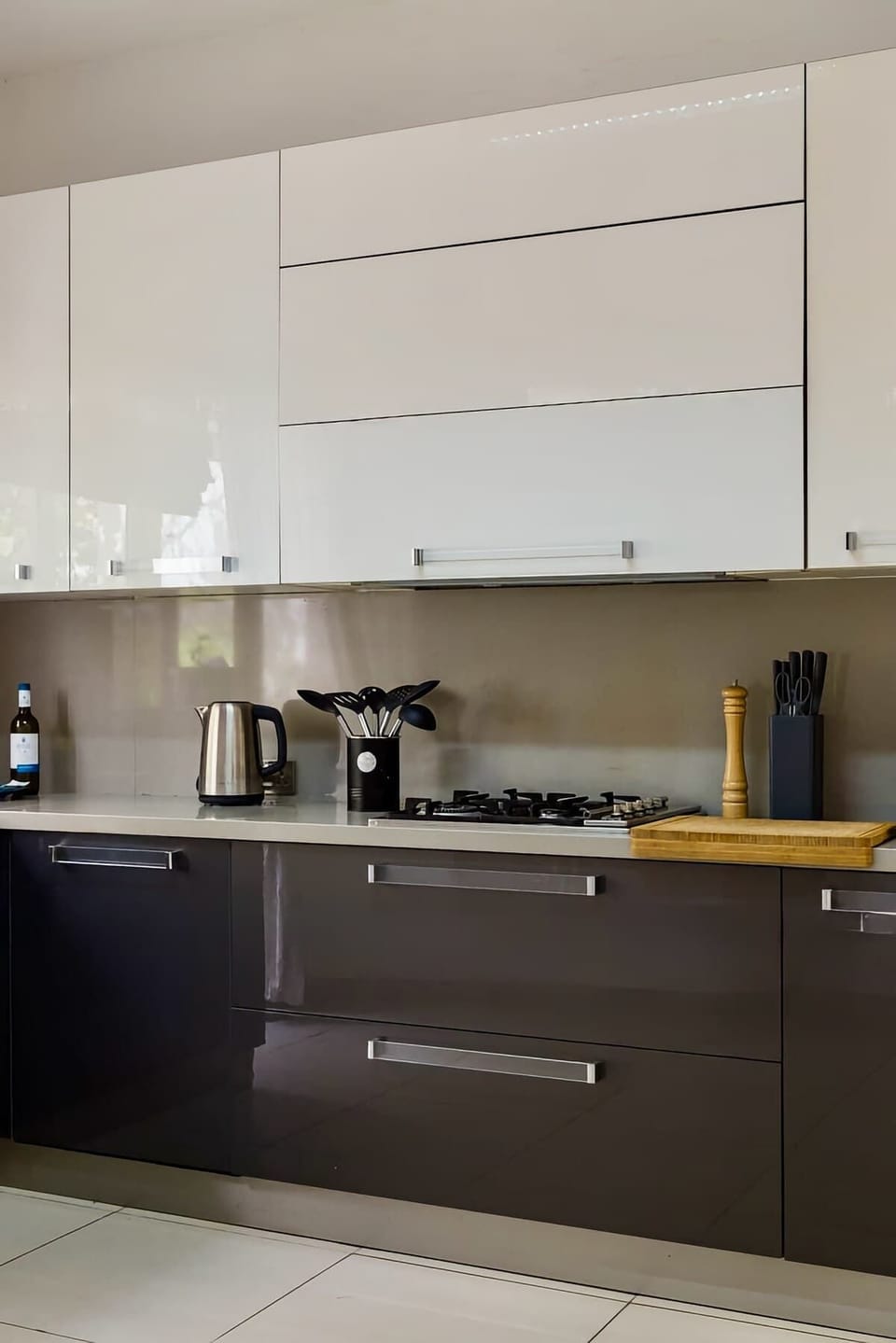 Start your mornings right with the Krups coffee machine. Brew fresh coffee and enjoy it in the courtyard or garden.
