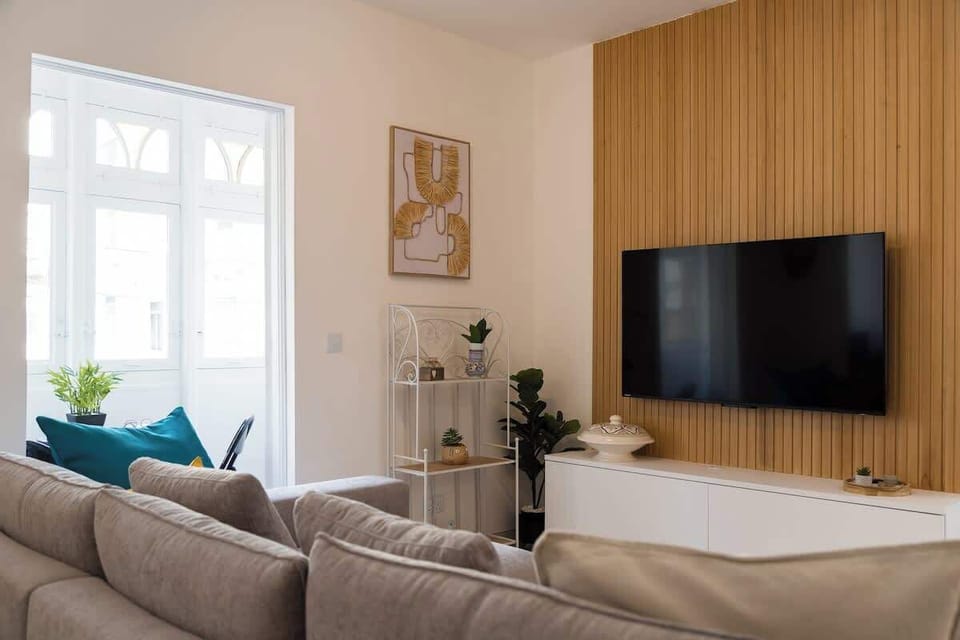 Sink into the sofa, stream Netflix on the 55″ Smart TV and let the balcony breeze drift in.