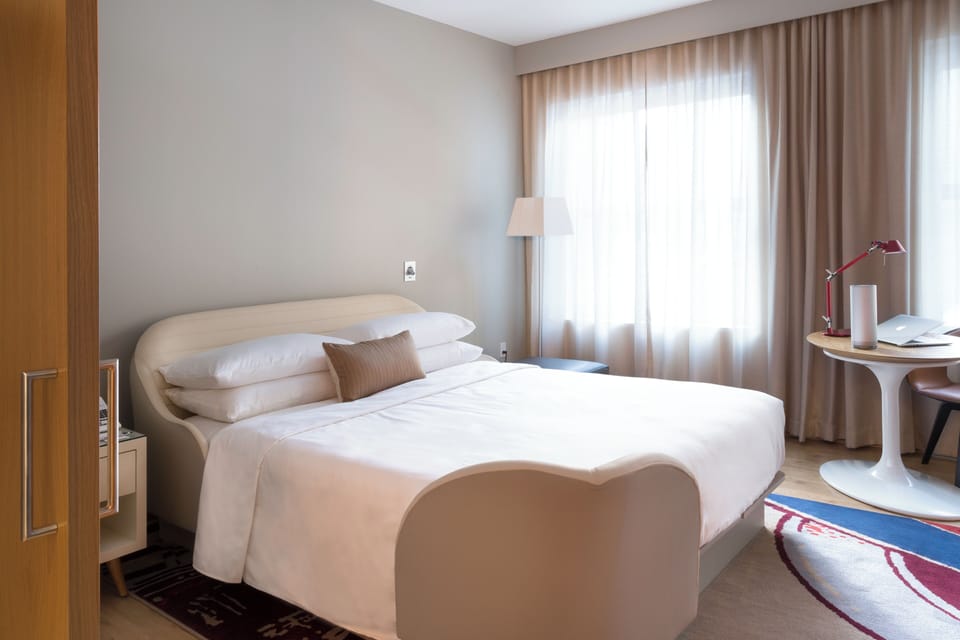 One-Bedroom-Hotel-Bedroom-1-Sports-Illustrated-Resorts-Chicago