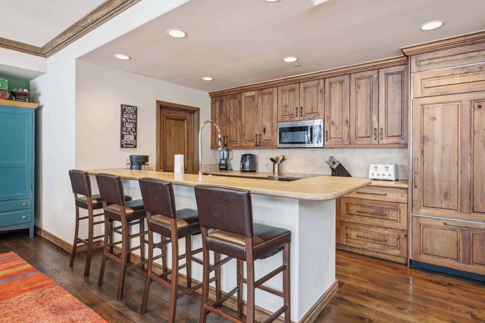 highlandsslopeside-502-9084_54971472796_o