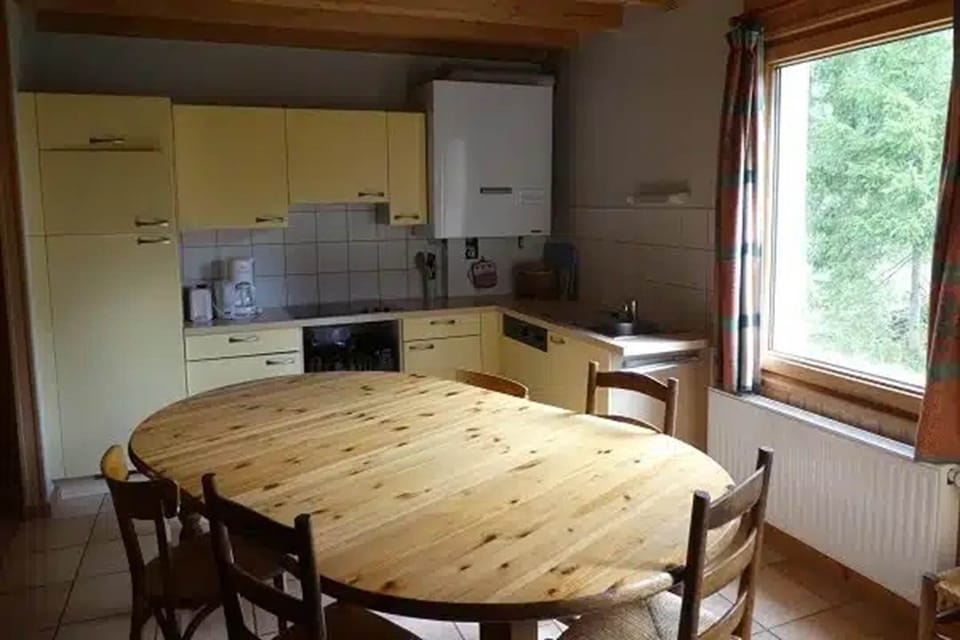 Chalet BEAUJON - Charmant gîte - Epervière Gite meublé de vacances avec sauna - salle à manger de la cuisine