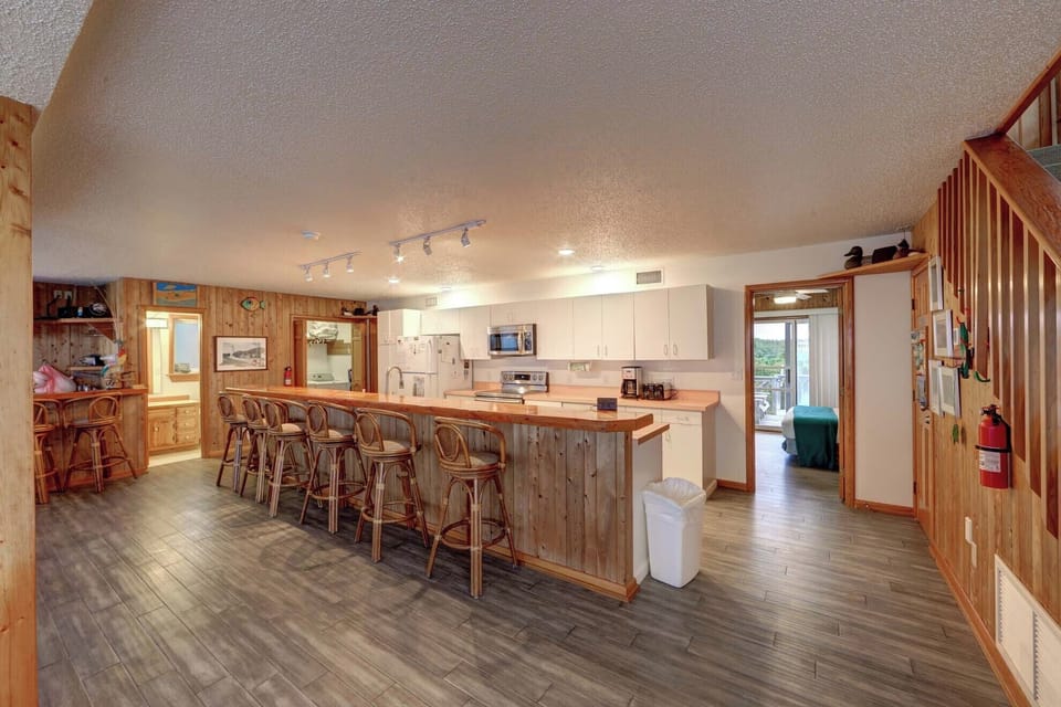 Downstairs Kitchen (2)