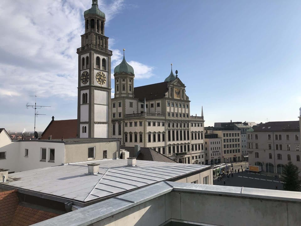 Blick vom Dach zum Rathausplatz