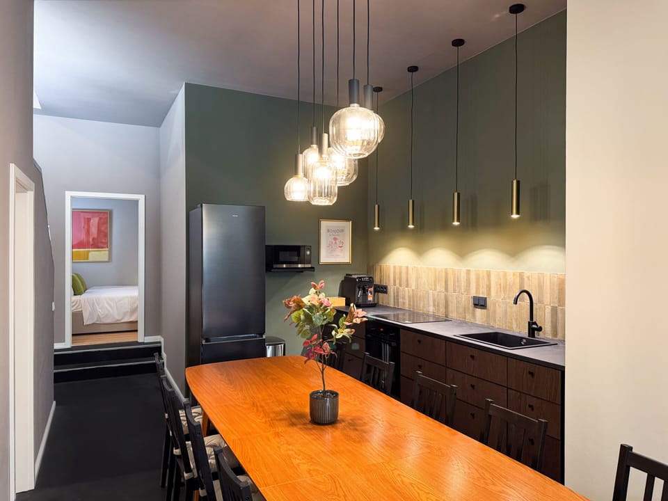 Fully equipped kitchen with dining table