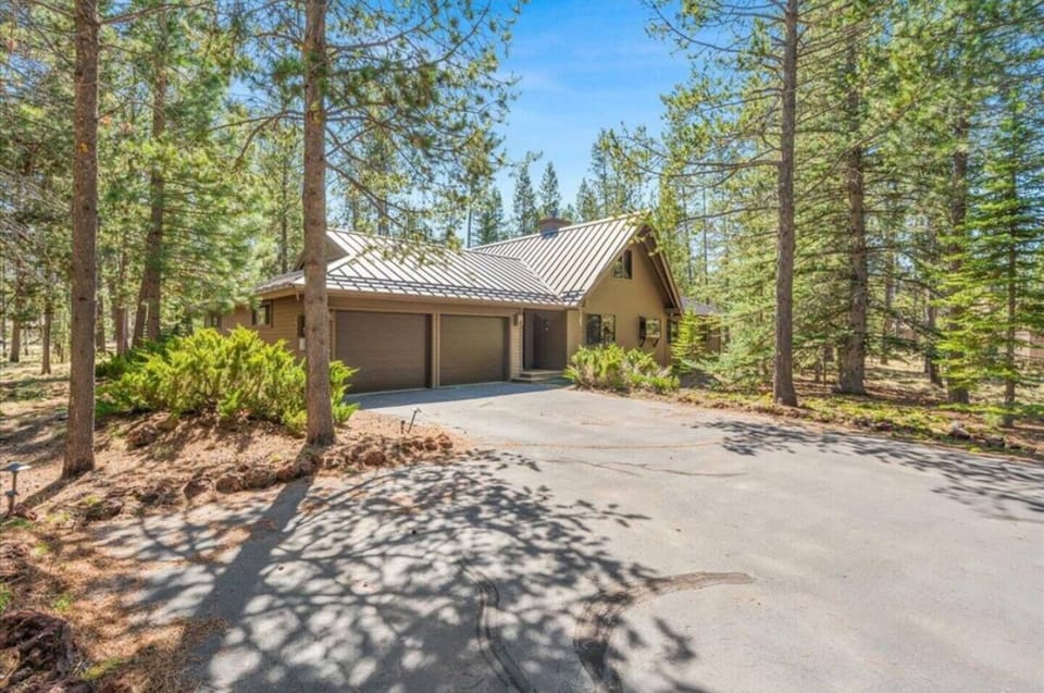 Parking for 6-8 cars is very doable! Lots of parking at this house