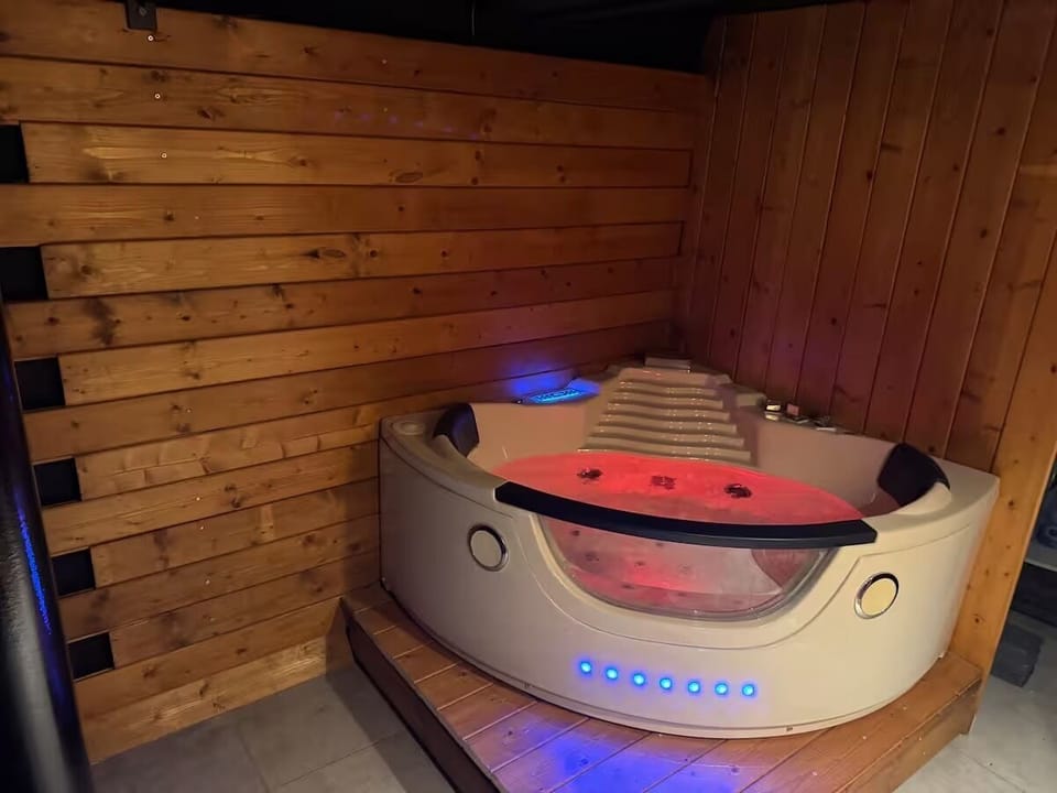 Indoor spa tub