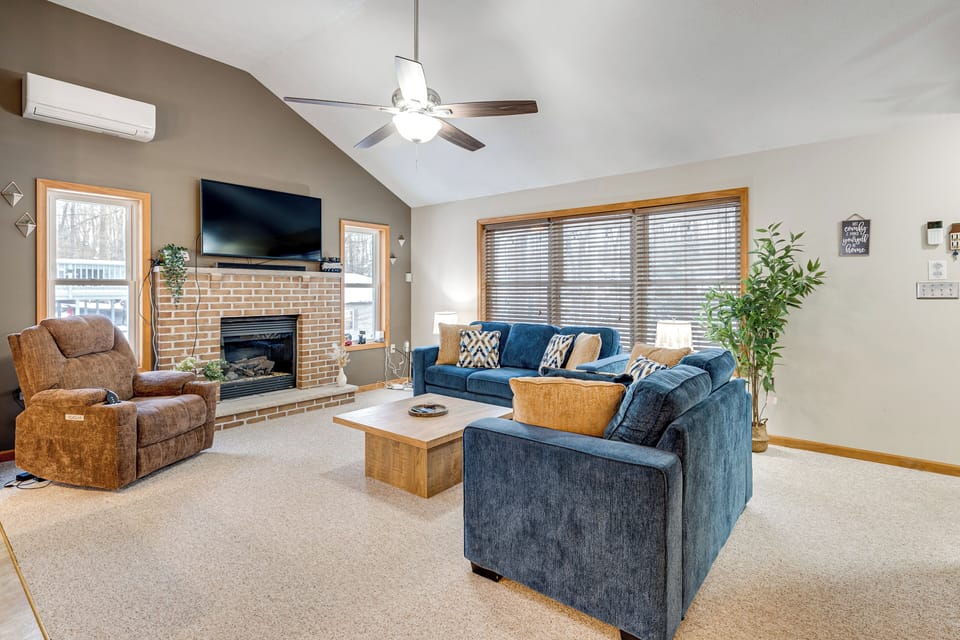 Pocono Lake Vacation Rental | 4BR | 2BA | 1,574 Sq Ft | 5 Steps to Enter