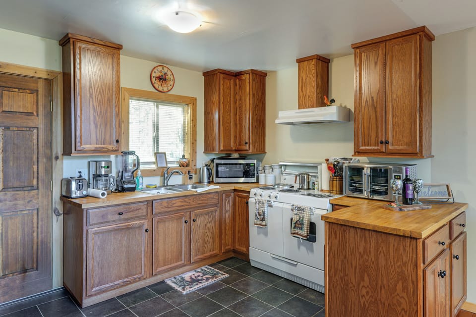 Kitchen | Air Fryer | In-Unit Laundry