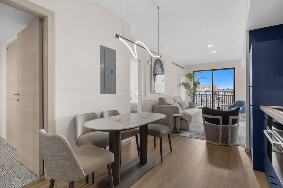 Dining area seats 4