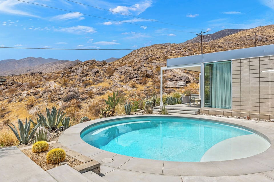 Glass Haus - Desert Retreat with Epic Views! House in Palm Springs