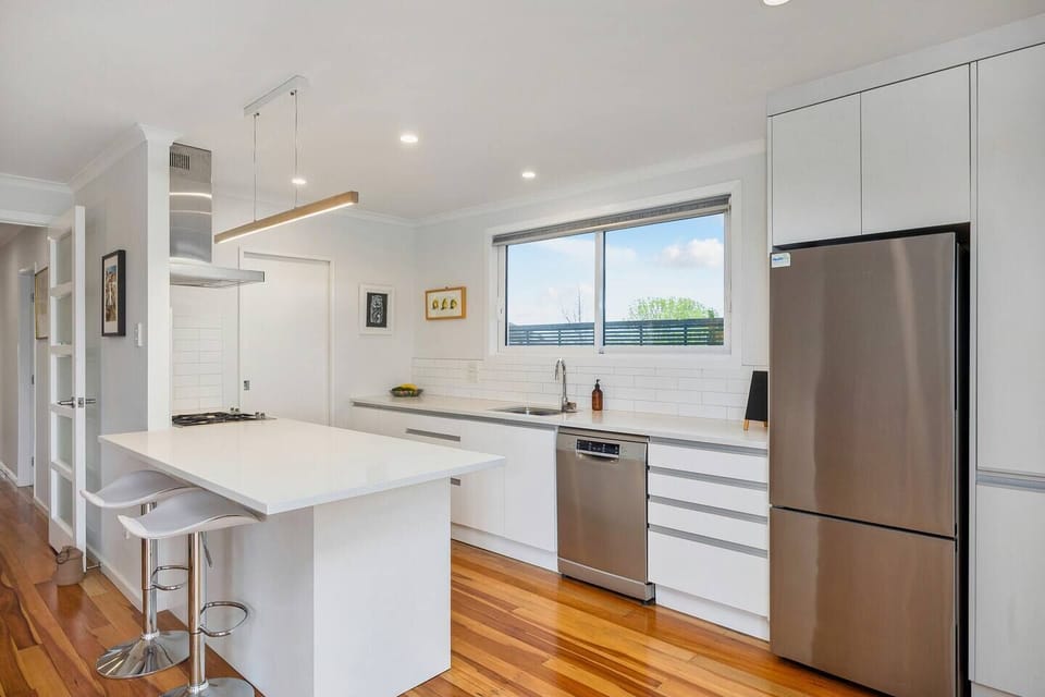 Fully equipped kitchen and bar seating