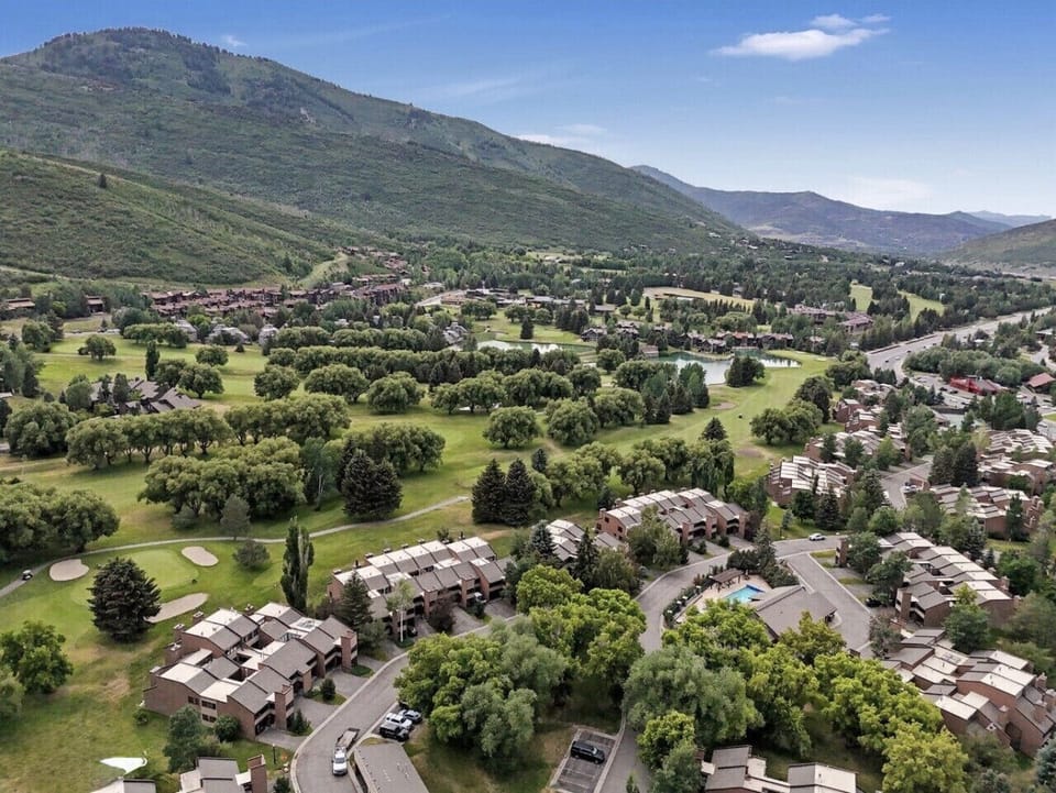 Welcome to Park Ave Condos-located on the PC golf course-Next to the Ski base