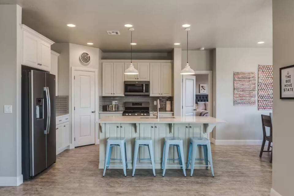 Plenty of space to cook and dine together